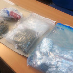 Zły dzień dla dilerów narkotyków. Nie warto było wychodzić na „papierosa” przed garaż