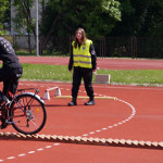 Zmagania dzieci pod okiem policji