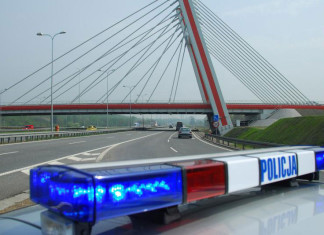 Wypadek w Katowicach. Wymieniał koło w samochodzie – nie żyje