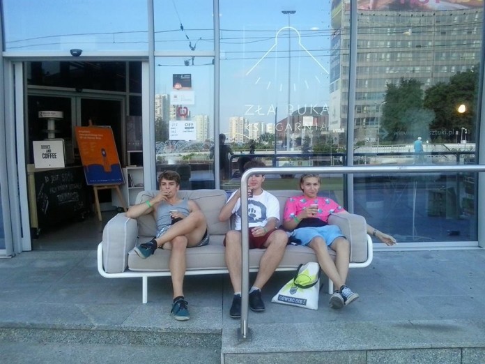 Kanapy znowu wracają na ulice i podwórka Katowic. Tym razem z okazji Tauron Nowa Muzyka