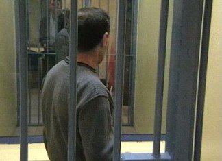 Dozór policyjny dla 57-latka…napadł na kobietę w jej mieszkaniu – przyłożył nóż do szyi, dusił i okradł