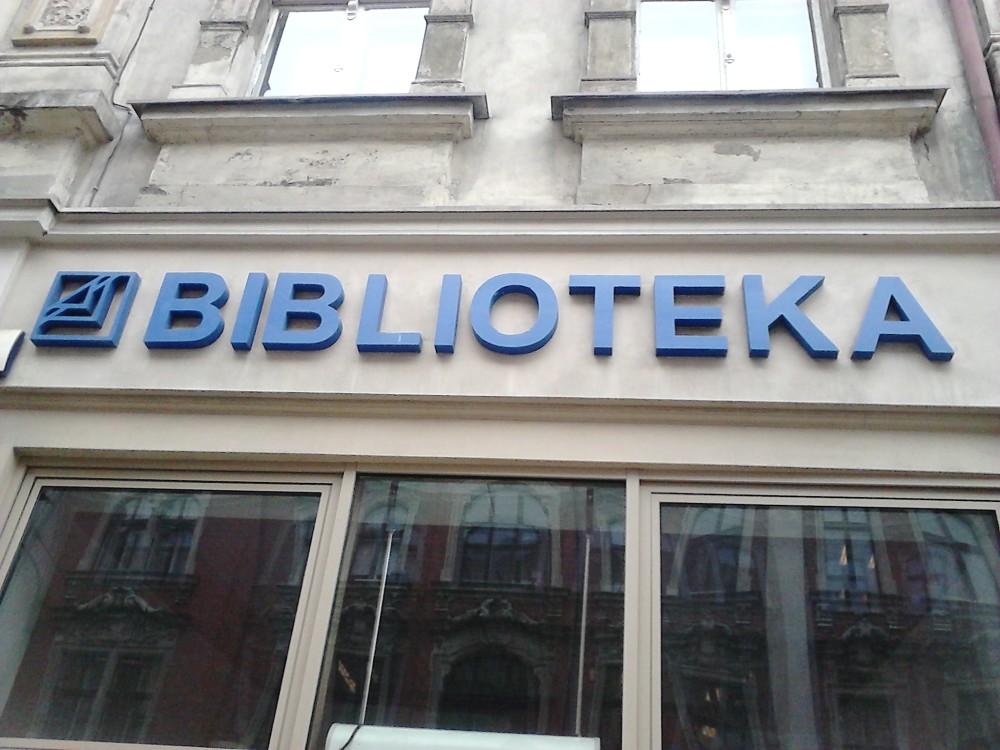 W czwartek bibliotekarze będą rozdawać książki i róże