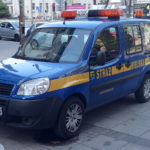 Strażnicy miejscy uratowali bezdomnego w Katowicach. Radny chce żeby ich uhonorować