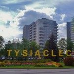 Fekalia na klatkach, pijacy pod blokami i strach mieszkańców. Mieszkańcy Osiedla Tysiąclecia mają dość żółty napis Os. Tysiąclecia, a za nim kilka bloków