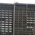 Wieżowiec DOKP marnieje w oczach. Rozbiórka trwa (zdjęcia)