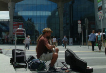 Zakaz grania na instrumentach muzycznych na katowickim dworcu. To już niemal dwa lata