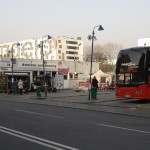 Radny chce napisu „Katowice”. Obecnie przyjezdnych na dworcu PKS wita napis „Supersam”