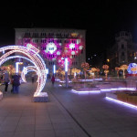 Pijany „mistrz” parkur zniszczył iluminacje na Rynku. Filmował go kolega