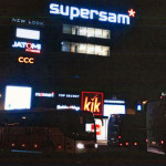 Miasto poprosi prywatną firmę o ustawienie neonu „Katowice”? Obecnie wita „Supersam”