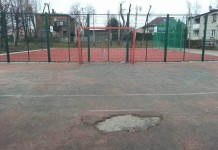 Pechowe boisko w Podlesiu w końcu jest remontowane. Bałagan czy cykl budowlany?