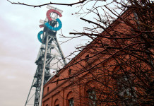 Dramatyczna akcja przy Silesia City Center. Mężczyzna wszedł na wieżę wyciągową