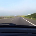 Karambol na A4. W sieci pojawiło się nagranie, na którym widać jak samochody wjeżdżają na plamę oleju