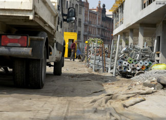 Spór prawników może opóźnić budowę pawilonu na Rynku w Katowicach. Toalety kością niezgody