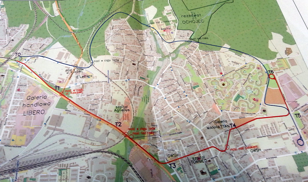 Na niebiesko oznaczono trasę przejazdu wariantu miejskiego. Na czerwono propozycję mieszkańców Katowic