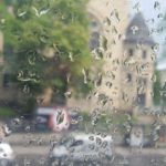 Silny wiatr, burze i grad w całym regionie. Trzeba uważać