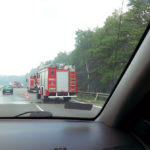 Korek przez pożar na trasie Tychy-Katowice. Potrzeba było helikoptera i samolotu żeby ugasić ogień