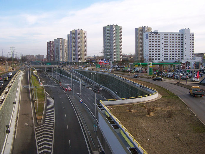 800px-Katowice_-_ul._W._Roździeńskiego_(Novotel_i_Gwiazdy)