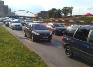 Wymienią nawierzchnię DTŚ w Katowicach sznur aut na drogowej trasie średnicowej