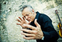 Wirtuoz gitary na Śląsku. Gra sam a słychać cały zespół