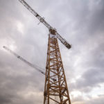 Policja nie wyklucza próby samobójczej. W centrum Katowic 25-latek złamał kręgosłup