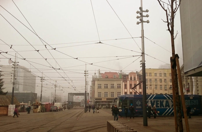 katowicecenturmsmog_dym_art