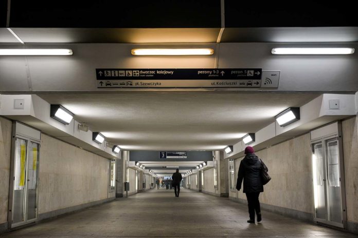 dworzeckolejowy_pociag_erdem