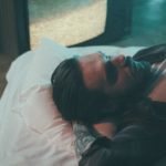 Dorośnij – śpiewa Miuosh z Kasią Nosowską. Utwór zapowiada nową płytę katowickiego rapera