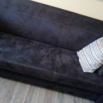 28-latek próbował ukryć się w kanapie przed policjantami. Nie pomogło