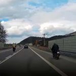 Kilkanaście sekund i kilkadziesiąt wykroczeń. Przeraża skrajna nieodpowiedzialność motocyklistów (wideo)