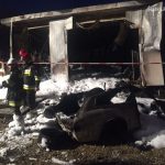 Pożar w Katowicach. Dwie osoby trafiły do szpitala, uszkodzone samochody i motocykle