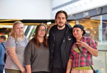 Czytelniczki InfoKatowice.pl otrzymały płyty z autografami Miuosha. Kto wygrał scenę na koncert w Teatrze Śląskim?