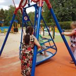 6-latek z połamanymi nogami trafił do katowickiego szpitala. Wszystko przez niebezpieczną huśtawkę