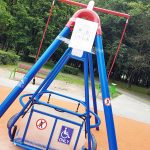 Po wypadku dziecka, miasto przenosi huśtawkę. 6-latek połamał sobie nogi
