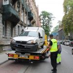 Odholowali porzucony złom w Katowicach. Okupował miejsce parkingowe