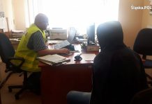 Artysta ustawił obrazy na Placu Kwiatowym i chyba teraz żałuje. Wandal zniszczył malowidło warte 30 tys. zł