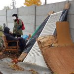 Zbudowali prowizoryczny szałas na ulicy Jankego w Katowicach. To miał być ich dom