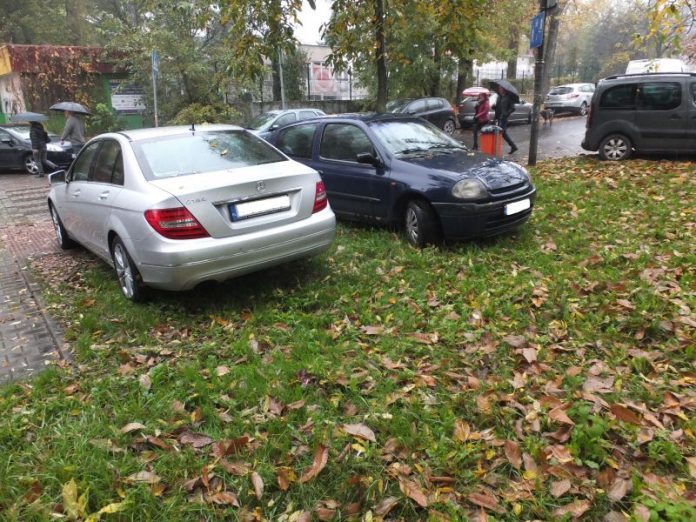 nieprawidlwozaparkowanesamochody_SM
