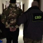 Gang pseudokibiców rozbity. 70 zarzutów dla 11 osób – mieli przy sobie m.in. maczety i kastety (wideo)