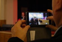 Seniorzy z Katowic uczyli się fotografowania smartfonem. Efekty pokażą na wyjątkowej wystawie