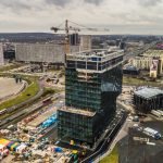 Ma 66 metrów i jego budowa zmierza powoli do końca. KTW otworzy się w czerwcu 2018 roku