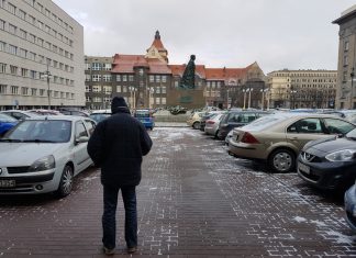 Jest duży problem z zazielenieniem Placu Sejmu Śląskiego w Katowicach. Jest szansa, że nic z tego nie będzie