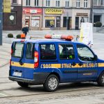 Seniorka z Tychów błąkała się po Katowicach. Pomogli jej strażnicy, bo zwrócił na nią uwagę jeden z mieszkańców Katowic