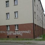 „Kibole prowadzą jakąś chorą wojnę na murach” skarży się mieszkaniec. Sprawą zajmuje się już policja