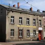 Młodzi artyści odbijają się od ściany?