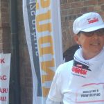 Niezadowoleni pracownicy MHK wyszli na ulicę w trakcie Industriady. Czekają na spotkanie z Marcinem Krupą