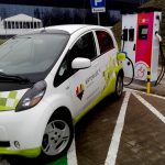 Miasto uruchomiło stacje ładowania pojazdów elektrycznych, na wyłączonej z ruchu ulicy