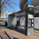 W Katowicach postawili prototyp przystanku przyszłości. Wzywa pomocy, monitoruje i lubi słońce