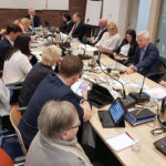 Prezesowi przydzielili przyzwoitkę? Odór, chaos i fantomowa hala, która ponoć powstanie