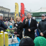 Urzędnicy wypili kranówkę na Rynku. Miasto zachęca do porzucenia plastikowych butelek, bo mamy dobrą jakość wody