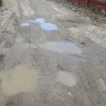 Ta ulica w Katowicach podczas deszczu staje się błotnistym potokiem. Mieszkańcy proszą o asfalt